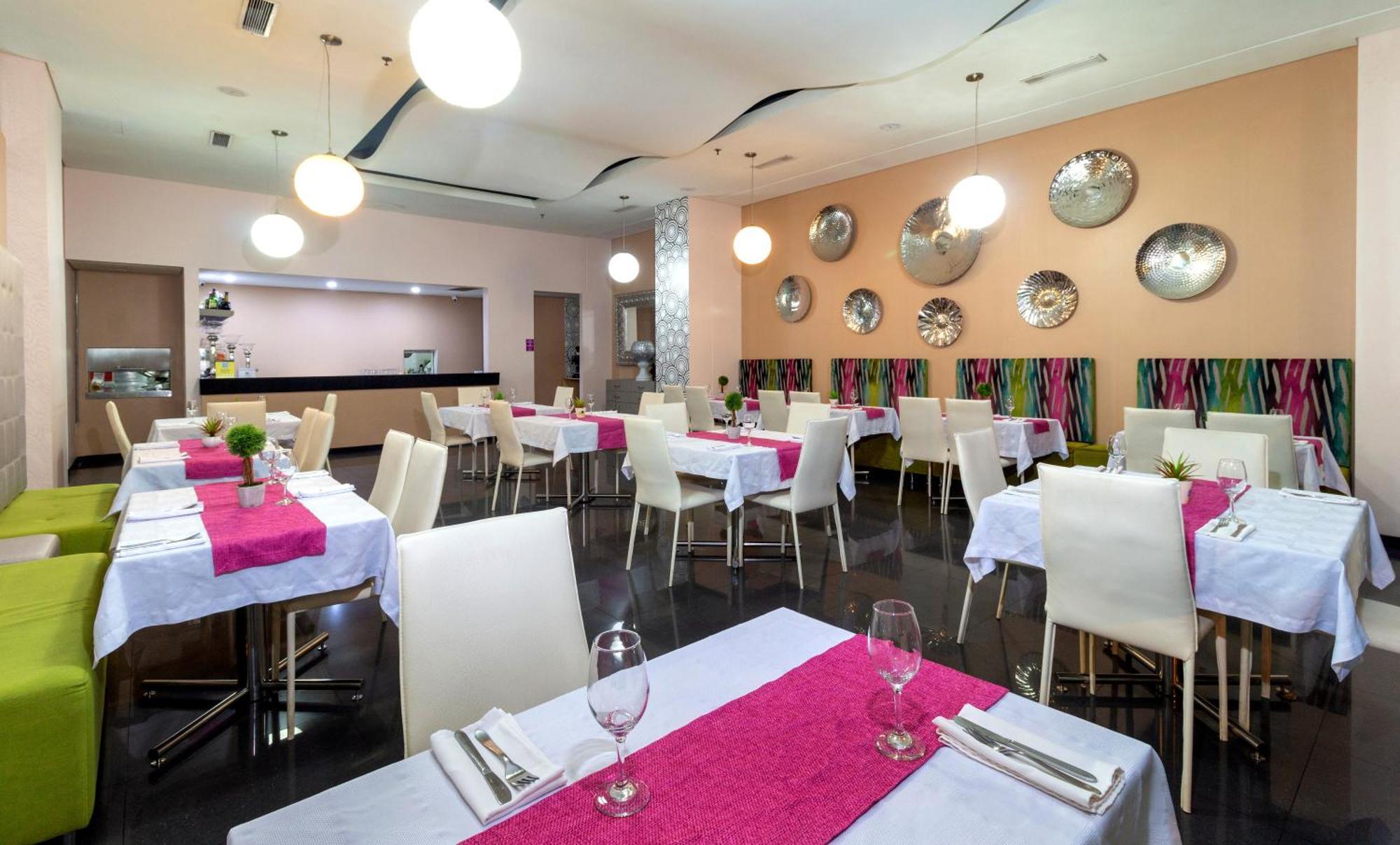 Hotel Baroca Monteria Bagian luar foto